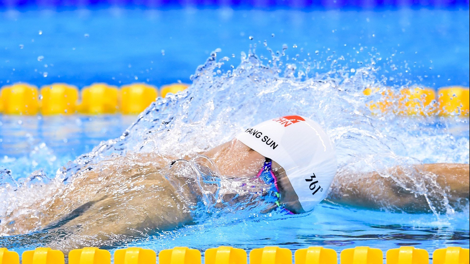 kaiyun登录入口-_运动员街头即兴表演：青春力量焕发_，运动员街拍