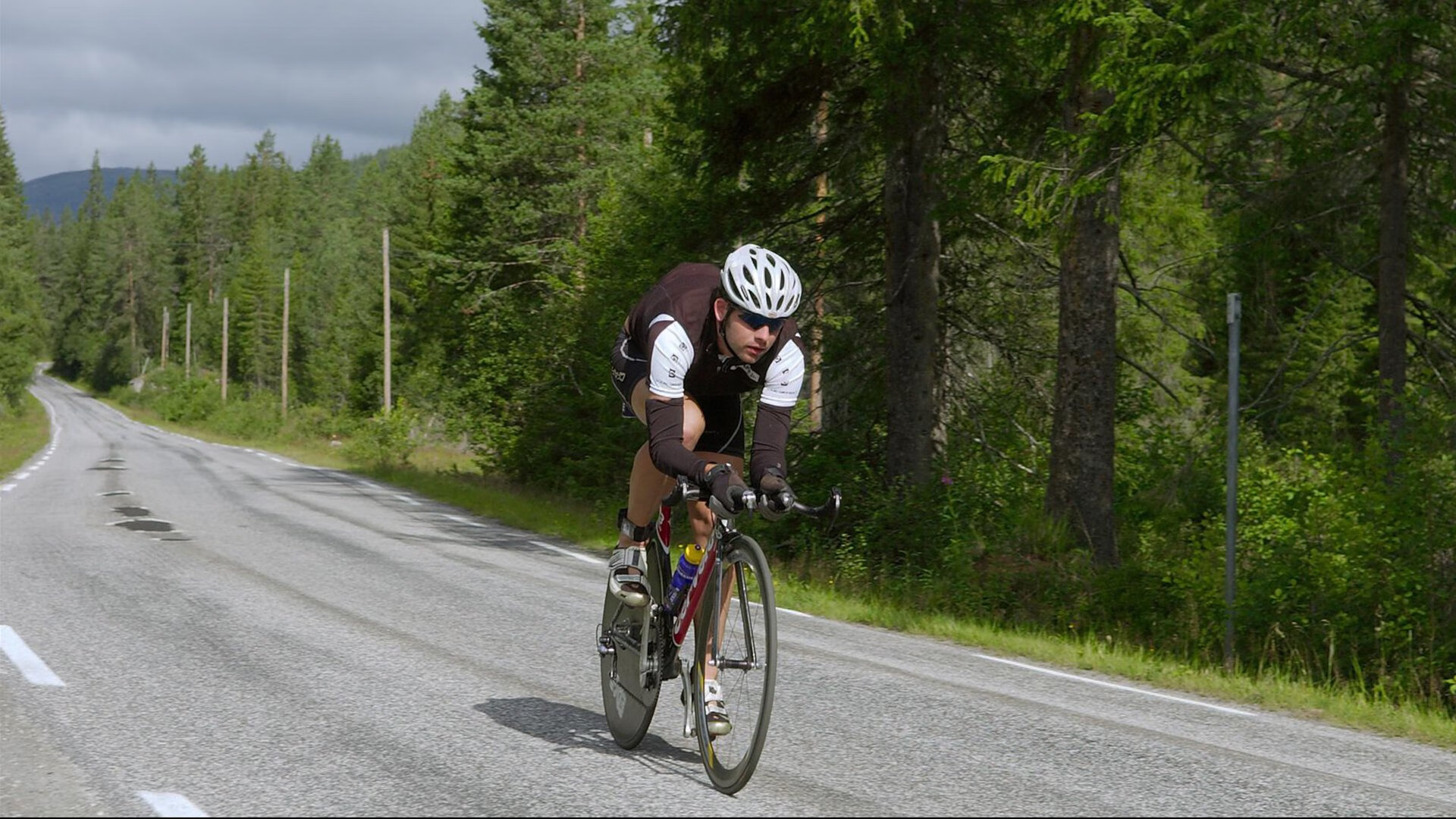 “东桃花岛迎来缆绳滑水赛,极限运动尽显风采”